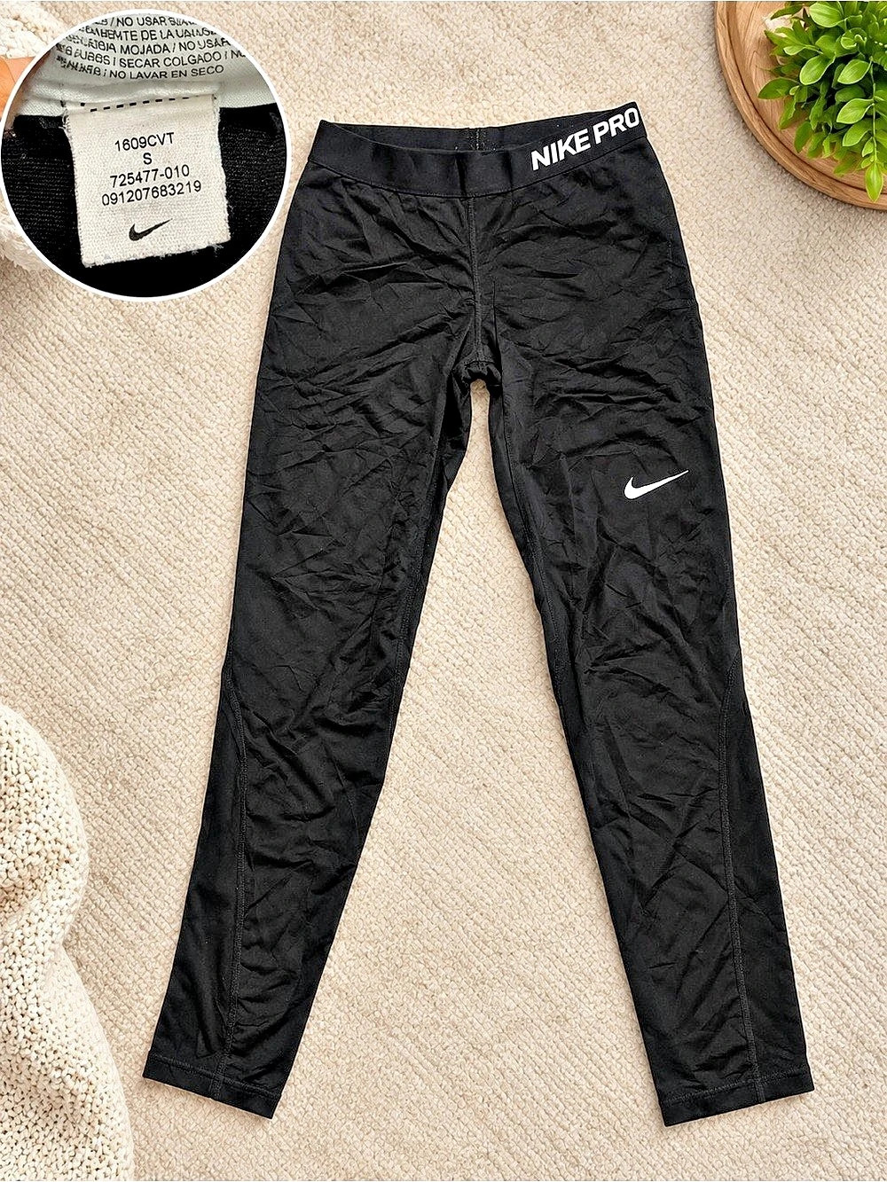 Nike Pro Athletic Leggings in Black Size Medium Like New